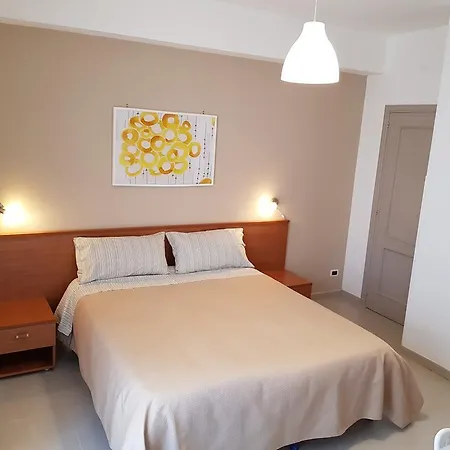 Mimosa Giardini-Naxos