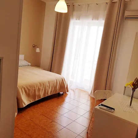 Alojamento de Acomodação e Pequeno-almoço Mimosa Giardini Naxos