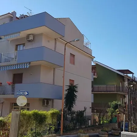 Mimosa Giardini-Naxos